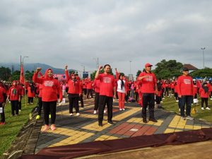 Gebyar SICITA PDI Perjuangan Banjarnegara Merahkan Alun-alun