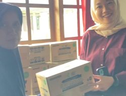 Lesty Putri Utami Berikan Bantuan MP-ASI Kepada Kader Posyandu Desa Karang Sari Kecamatan Jati Agung